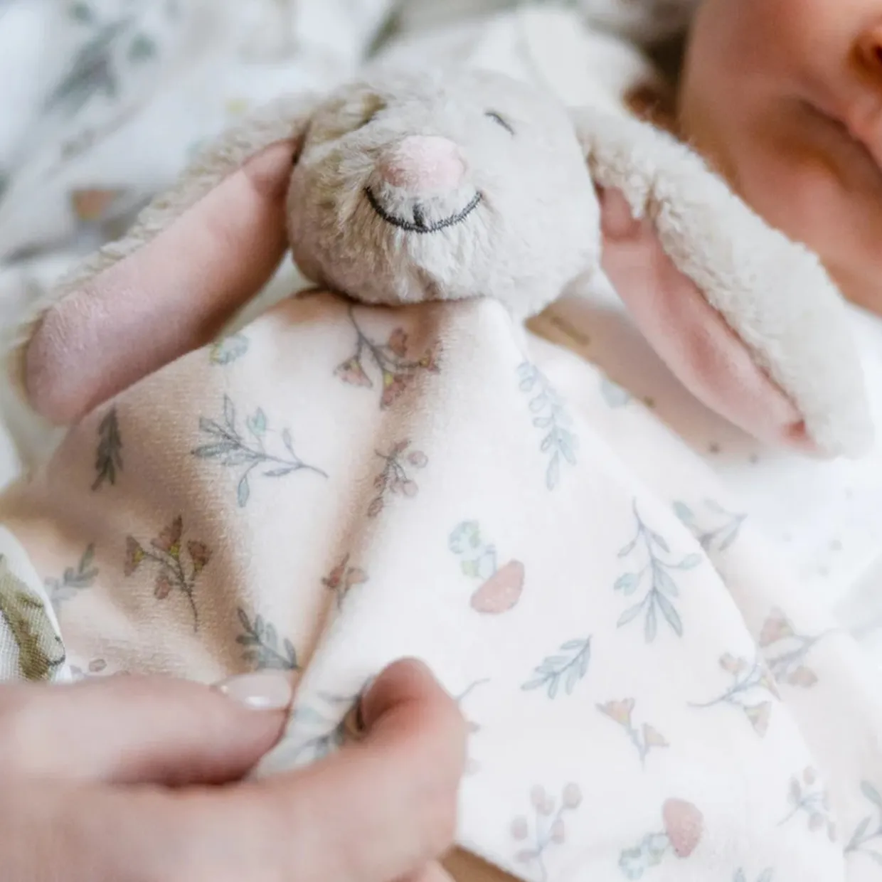 Little Linen Baby Lovie / Comforter