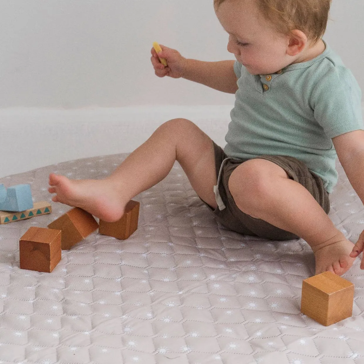 Nestling Medium Waterproof Quilted Play Mat